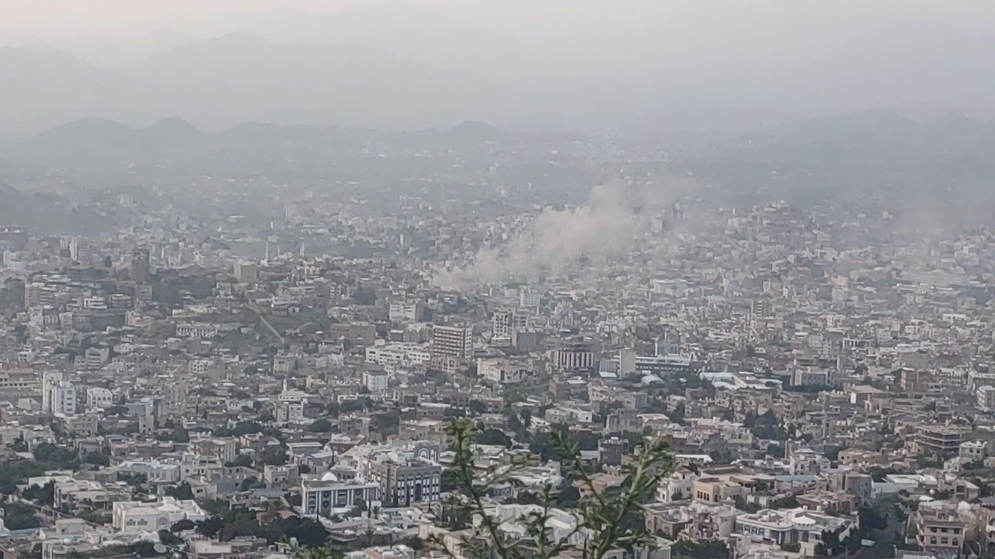 تعز.. الجيش يوضح تفاصيل انفجار مبنى وسط المدينة ويعلن التحقيق في الحادث