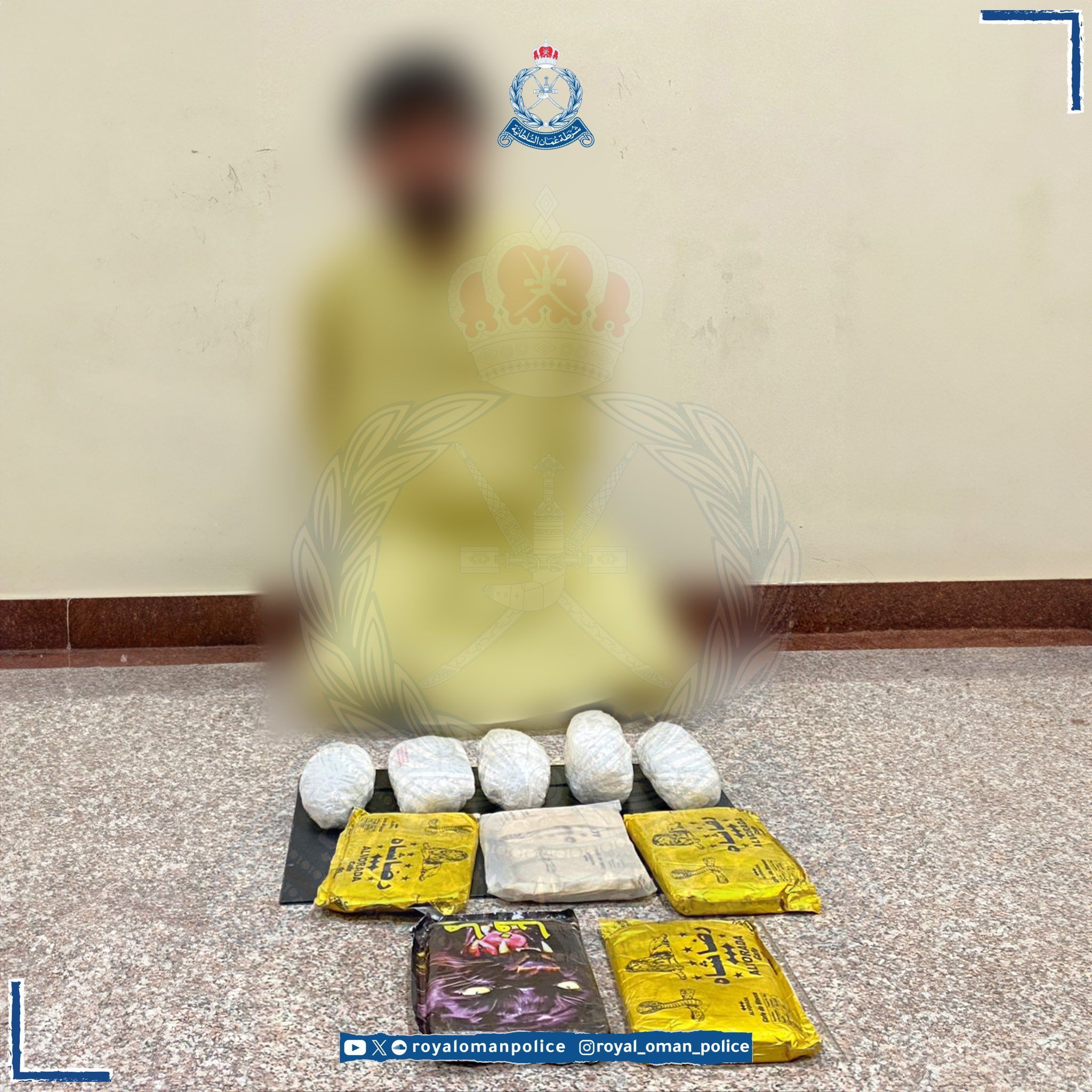 القبض على آسيوي وبحوزته كمية من مخدري الكريستال