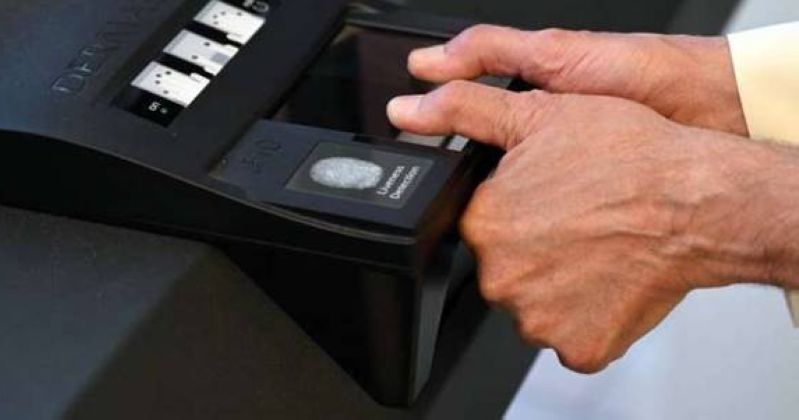 «الشؤون» تجري البصمات البيومترية لمسنيها في مركز فرح بقطاع الرعاية الاجتماعية