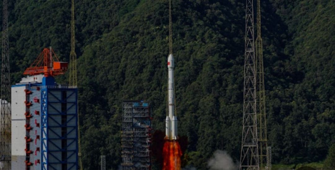 الصين تطلق قمرين اصطناعيين لنظام بيدو للملاحة