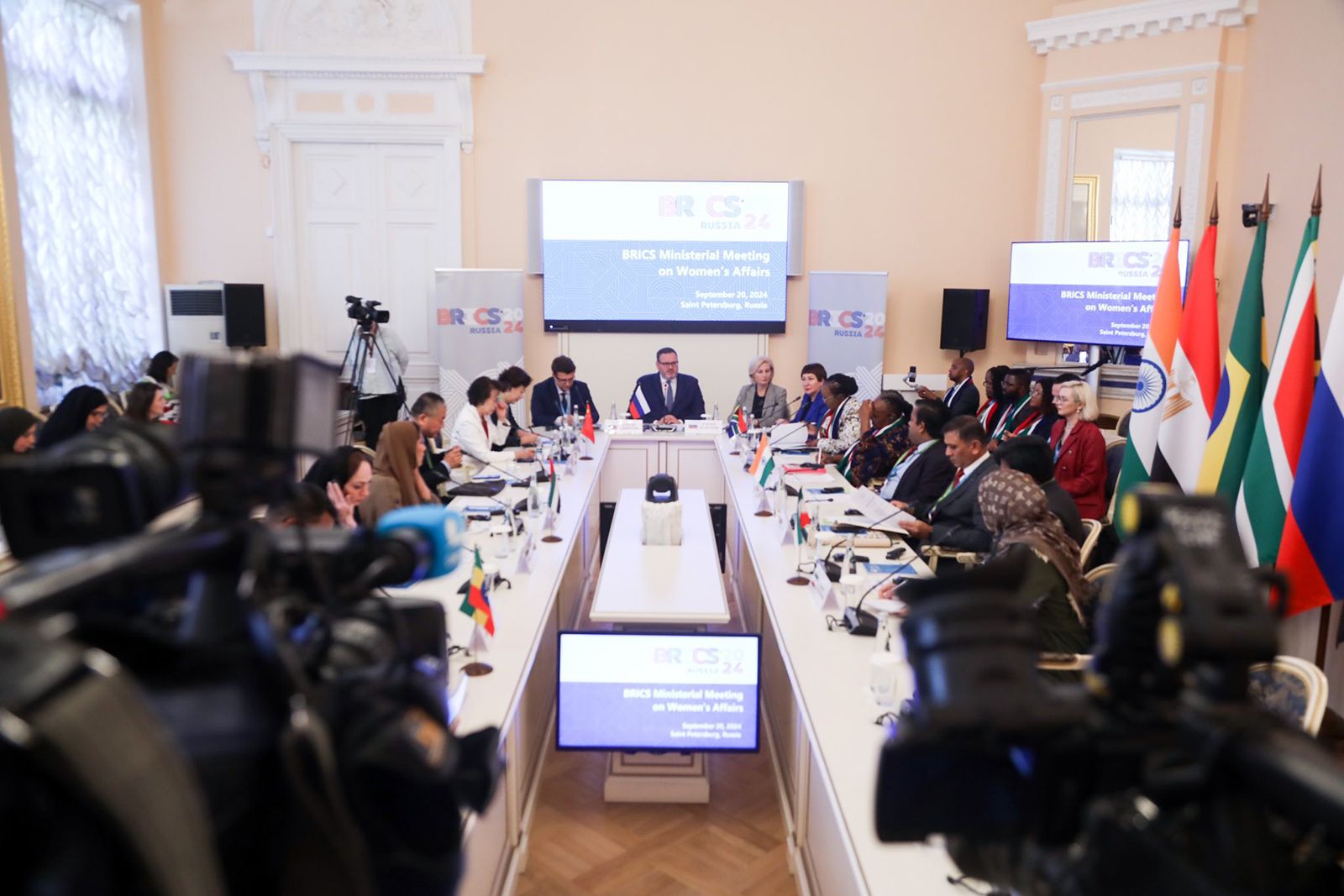 الإمارات تدعو إلى تعاون دولي لتعزيز التوازن بين الجنسين خلال الاجتماع الوزاري لمجموعة "بريكس"