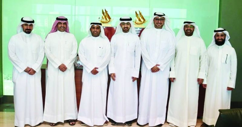 المحري والمطيري مع رئيس وأعضاء جمعية المعلمين