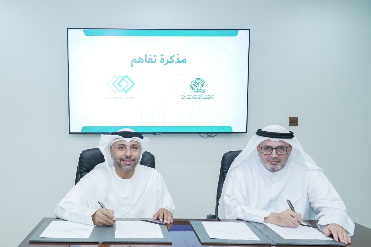 مذكرة تفاهم بين «وطني الإمارات» و«رابطة رواد التواصل»