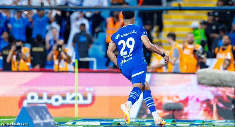 هدف واحد يفصل الدوسري عن نيفيز وإدواردو