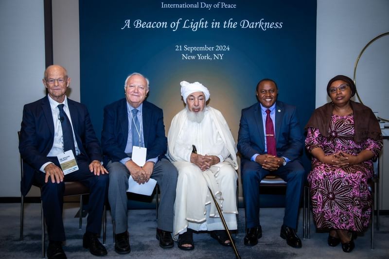 بن بيّه: جهود الإمارات مشهودة في السعي للسلام ومد يد العون للمتضررين من الحروب