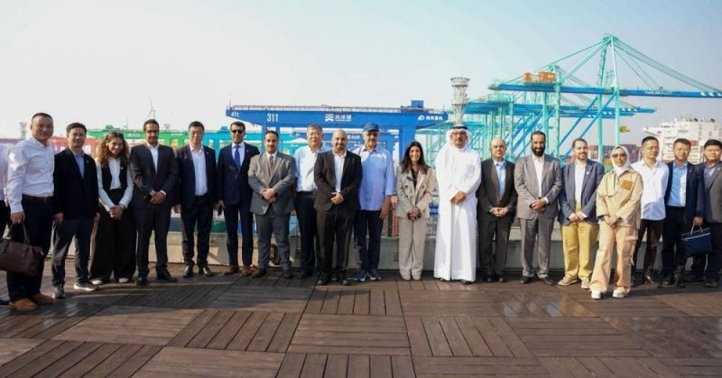 المشعان تصل إلى بكين وتزور أحدث موانئ الصين والشركة المكلفة باستكمال ميناء مبارك الكبير