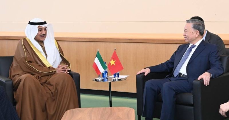 ممثل سمو الأمير يستعرض والرئيس الفيتنامي العلاقات المشتركة وسبل تعزيزها