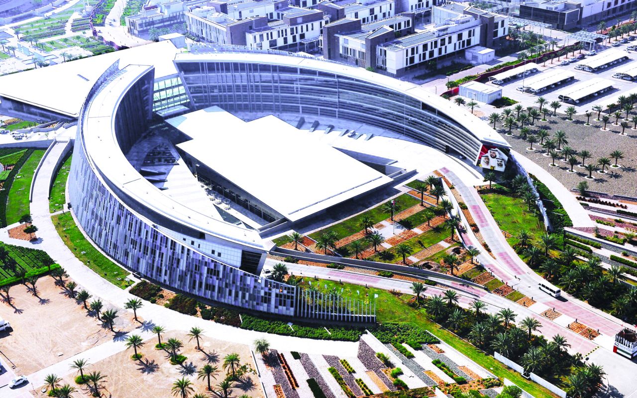 باحثون من جامعة الإمارات يحصلون على براءة اختراع لنظام هوائي مبتكر