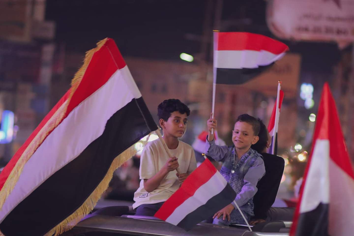 تعز.. مسيرة ليلية بالسيارات احتفاء بذكرى ثورة 26 من سبتمبر (صور)