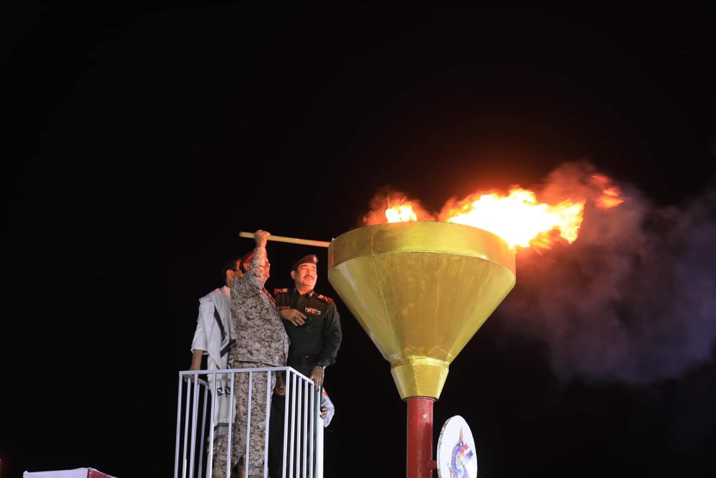 مأرب.. العرادة وبن مبارك يحضران مراسم إيقاد الشعلة الأم للعيد الوطني الـ62 لثورة 26 سبتمبر المجيدة