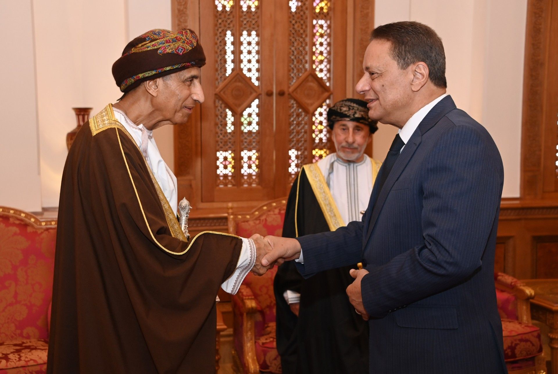 سمو السيد فهد يستقبل رئيس المجلس الأعلى لتنظيم الإعلام بمصر