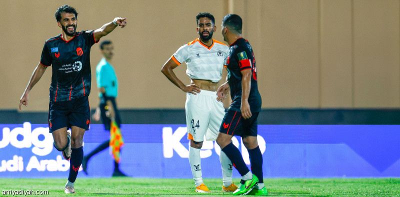 الرياض يرد الدين ويقصي الصفا