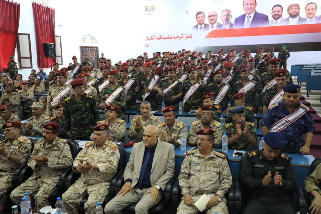 محور تعز يحتفي بتخرج دفعة جديدة من "قادة كتائب" ترامناً مع الاحتفالات بأعياد الثورة اليمنية