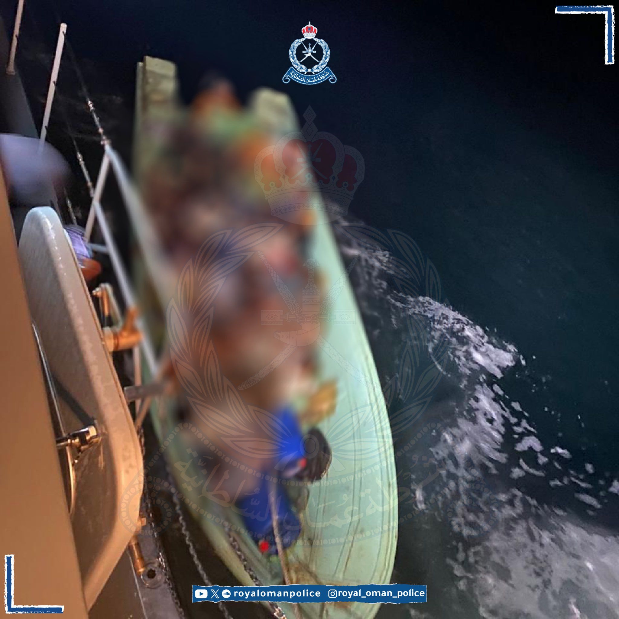 ضبط قارباً على متنه 25 متسللًا من جنسيات آسيوية