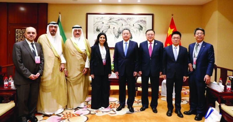 المشعان والوفد المرافق مع وزير النقل الصيني