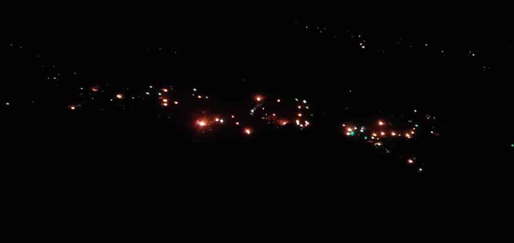 رغم تهديد وقمع المليشيا..اليمنيون يحتفلون بثورة 26 سبتمبر بإيقاد شعلتها وإطلاق الألعاب النارية