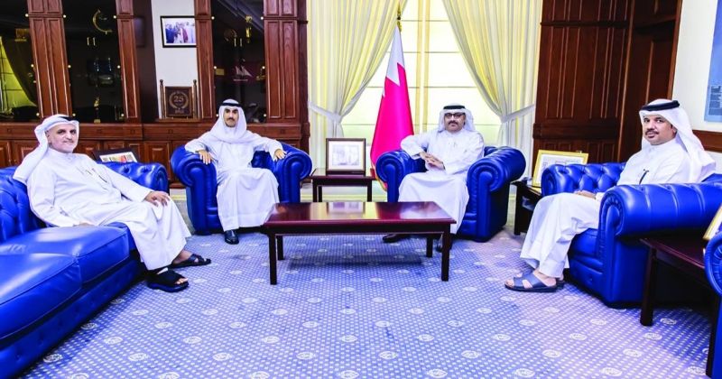 السفير ثامر الجابر خلال لقائه مع وزير التربية البحريني