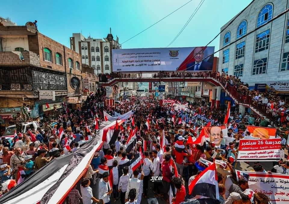 تعز.. مهرجان كرنفالي وجماهيري حاشد احتفاءً بالذكرى الـ62 لثورة سبتمبر المجيدة (صور)