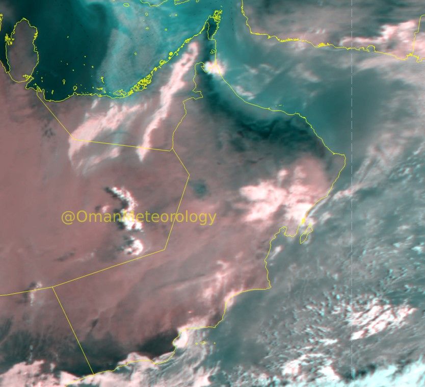 “الأرصاد”: تشكل السحب المنخفضة على سواحل بحر العرب وعمان