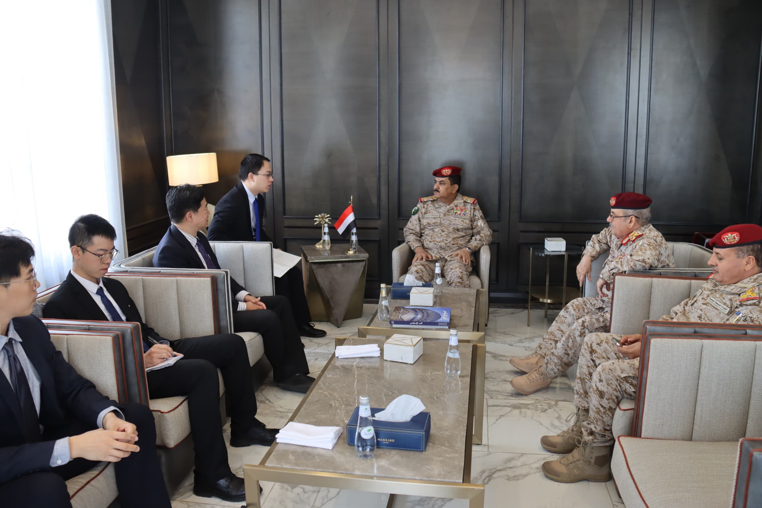 وزير الدفاع: السلام ليس في قاموس الحوثي ودعم الحكومة ضمان لحماية حرية الملاحة البحرية