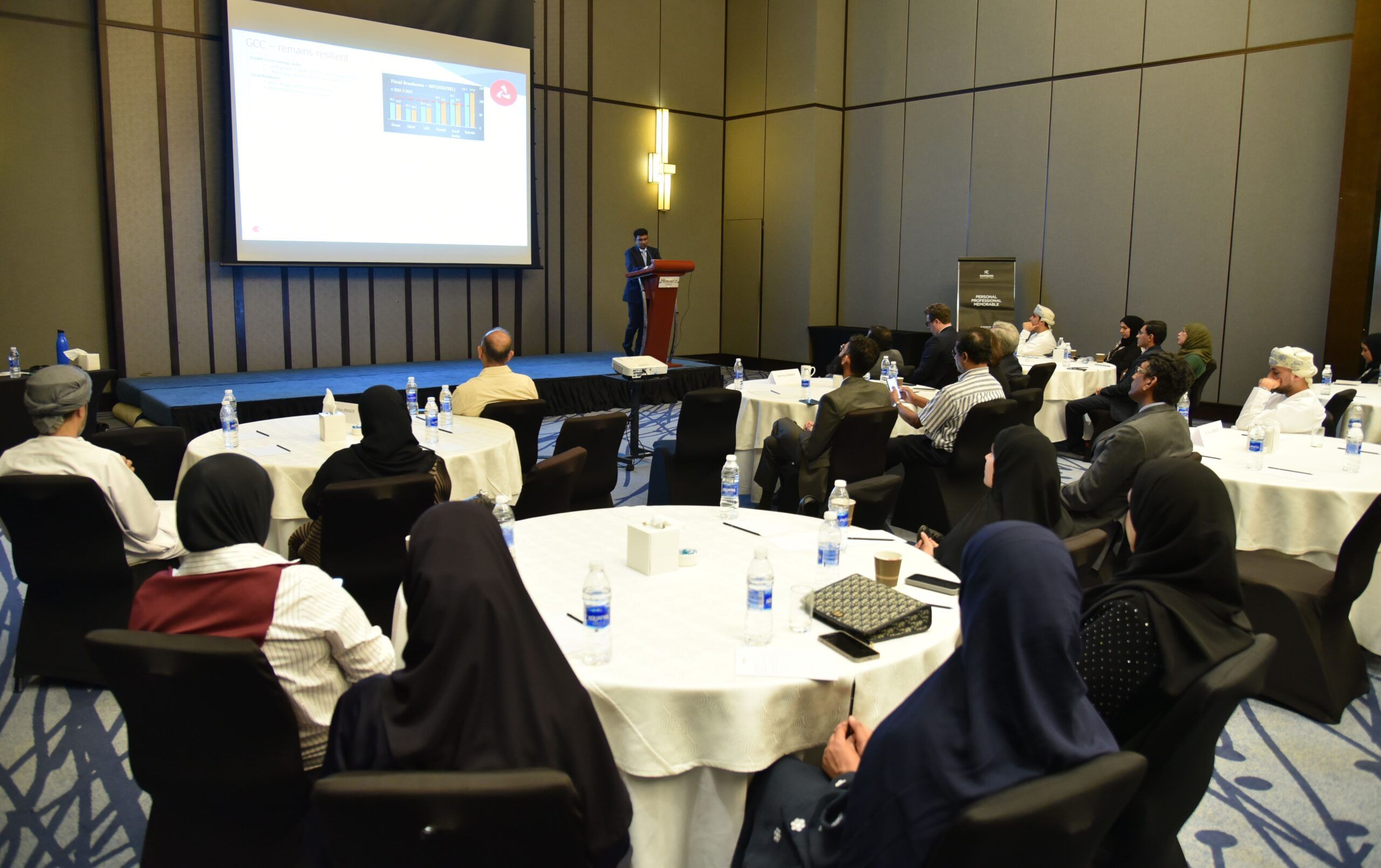 بنك مسقط ينظم حلقة عمل تسلط الضوء على مستجدات أسواق المال العالمية
