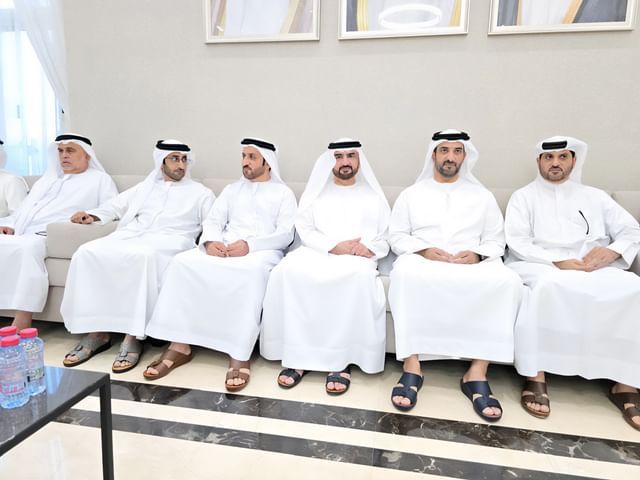 عبدالله بن سالم القاسمي وسلطان بن أحمد القاسمي يعزيان في وفاة عبدالباسط بوالزود