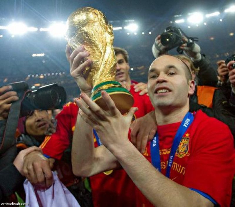 إنييستا.. صديق وفي حقق المجد مع برشلونة وإسبانيا