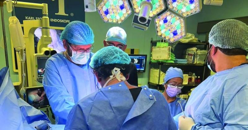 مستشفى الأميري يجري 12 عملية معقدة في جراحات الفتاق وترميم جدار البطن