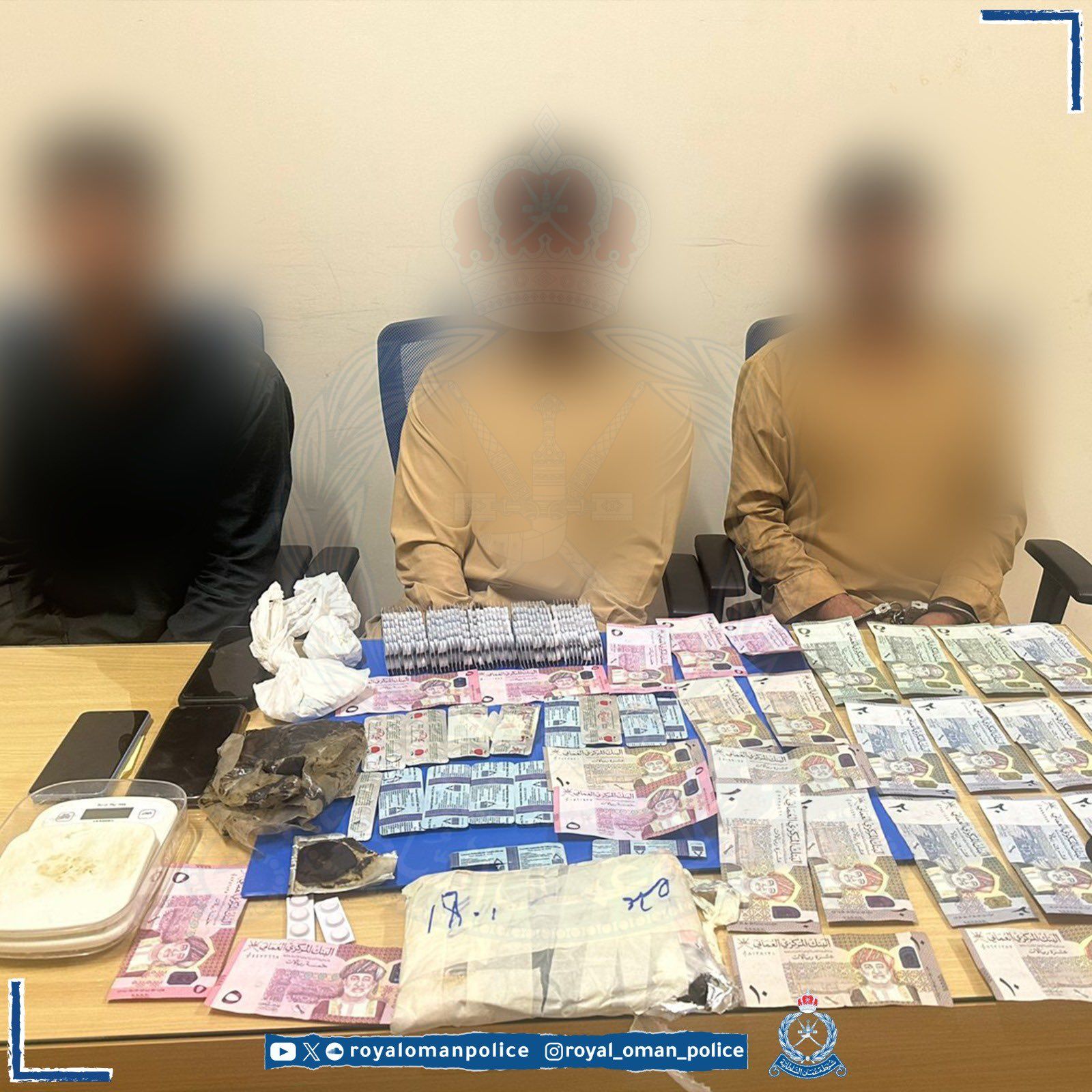 القبض على 3 مُتهمين لحيازتهم كميات من المؤثرات العقلية