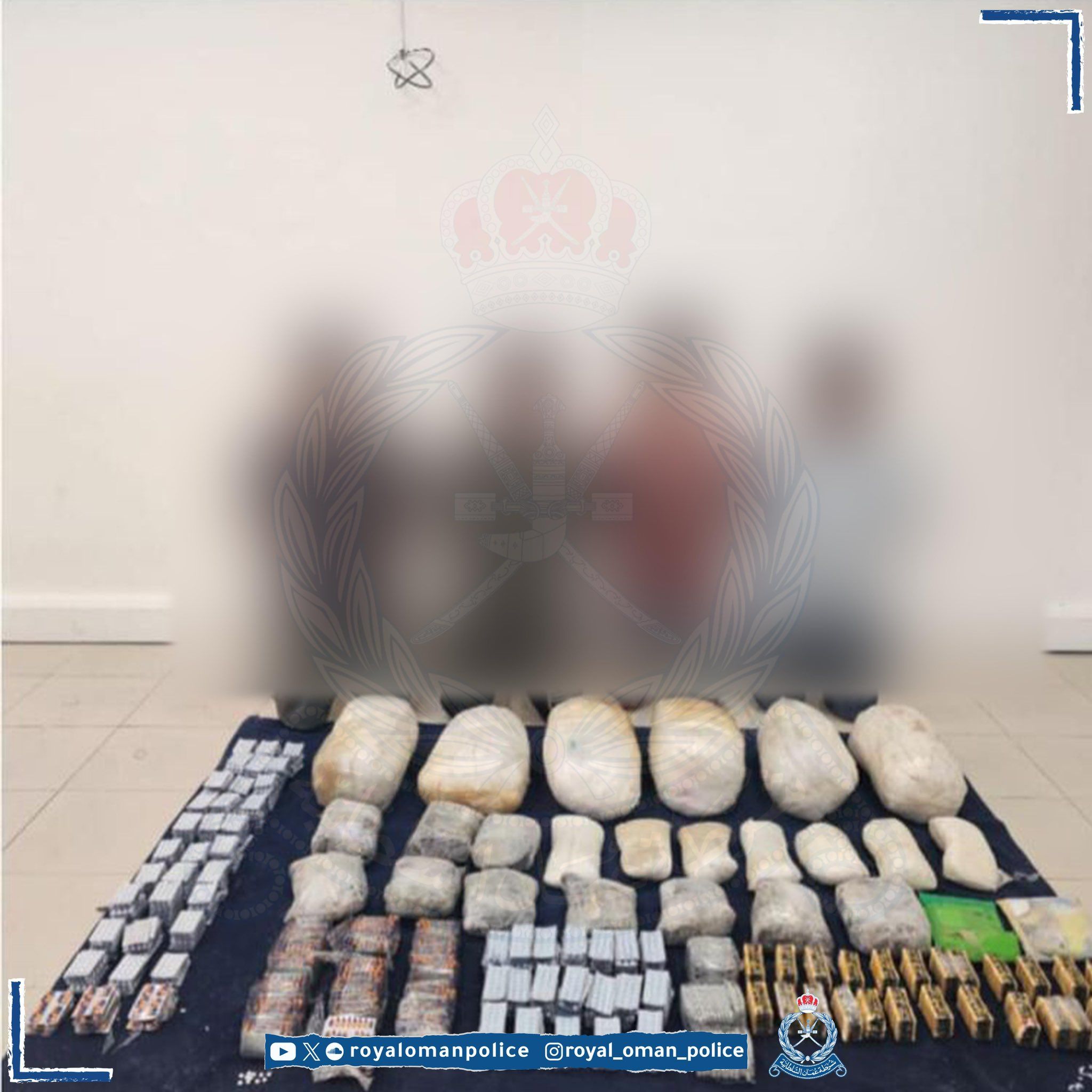 القبض على 4 آسيويين لحيازتهم كميات من المخدرات والمؤثرات العقلية