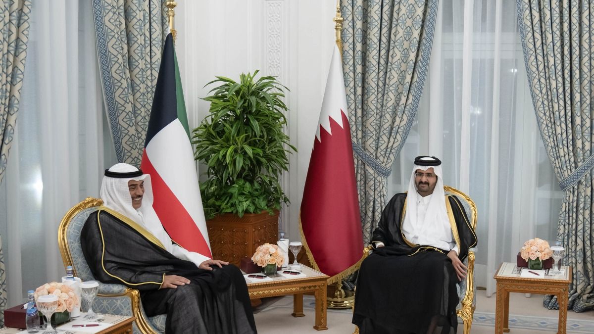 سمو نائب الأمير يستقبل ولي عهد الكويت