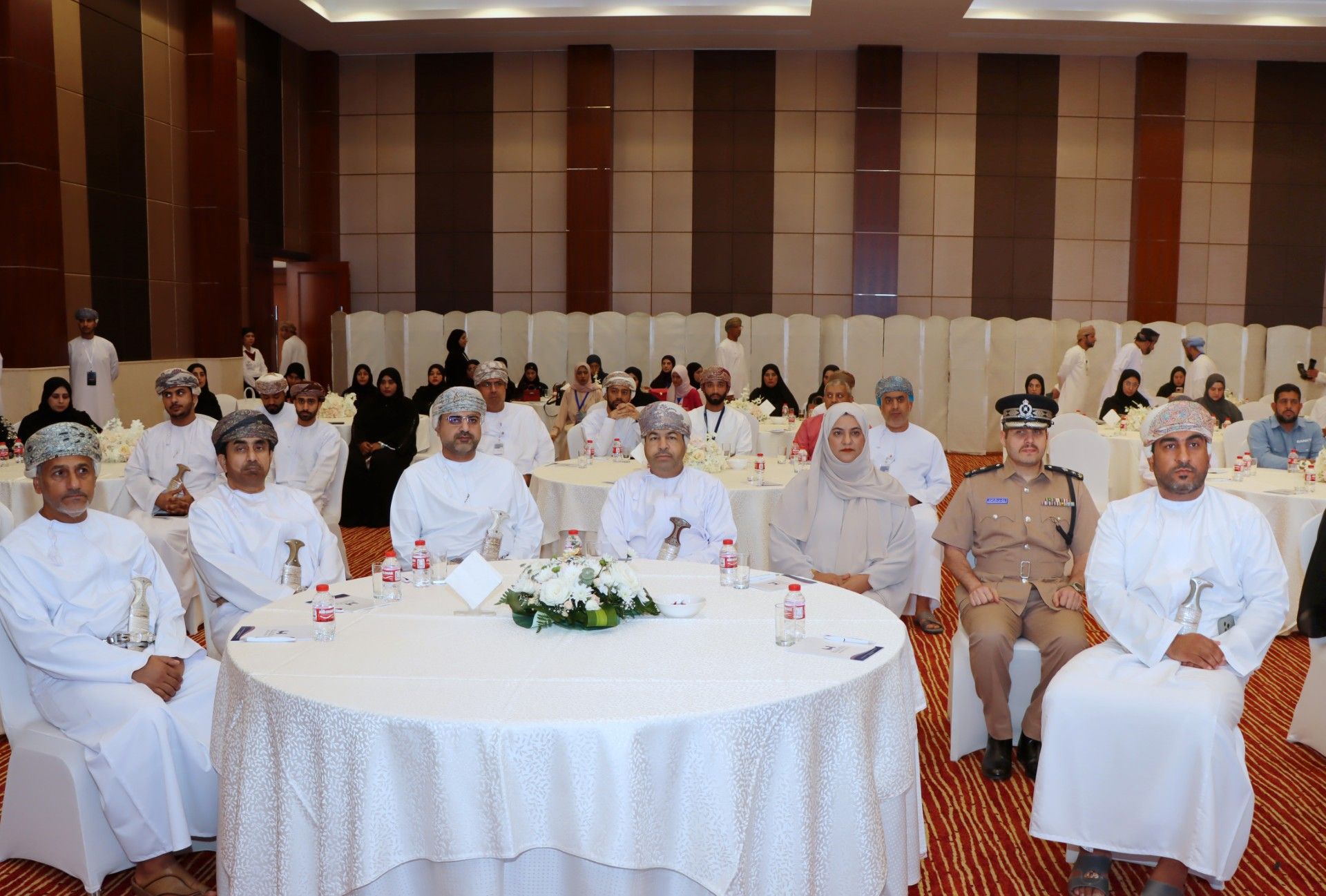 استعراض التعاون الأكاديمي والبحثي في الملتقى الصناعي بصحار