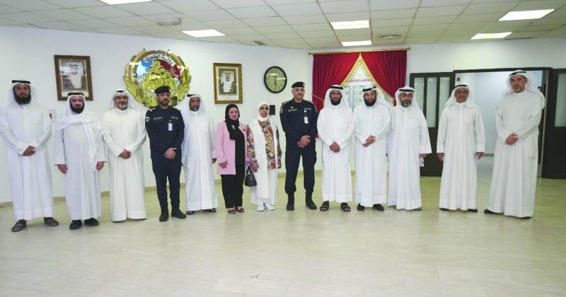 صورة جماعية للقياديين المشاركين في افتتاح العام الدراسي بمجمع السجون