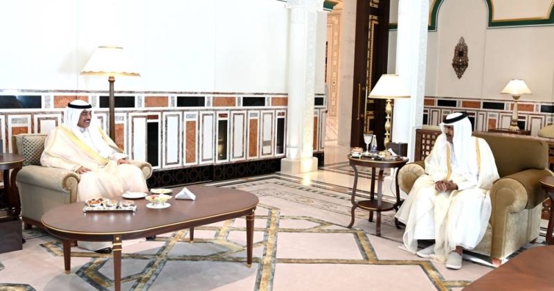 سمو ولي العهد يزور الأمير الوالد في قصر الوجبة بالدوحة