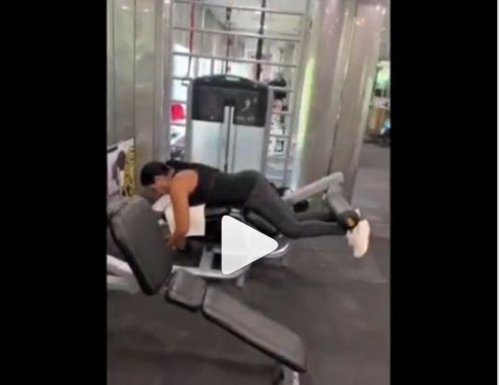 رانيا يوسف نايمة علي بطنها في الجيم – تعالى إتفرج