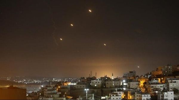 “يديعوت أحرونوت”: إسرائيل تخطط لهجوم قوي على إيران قريبا