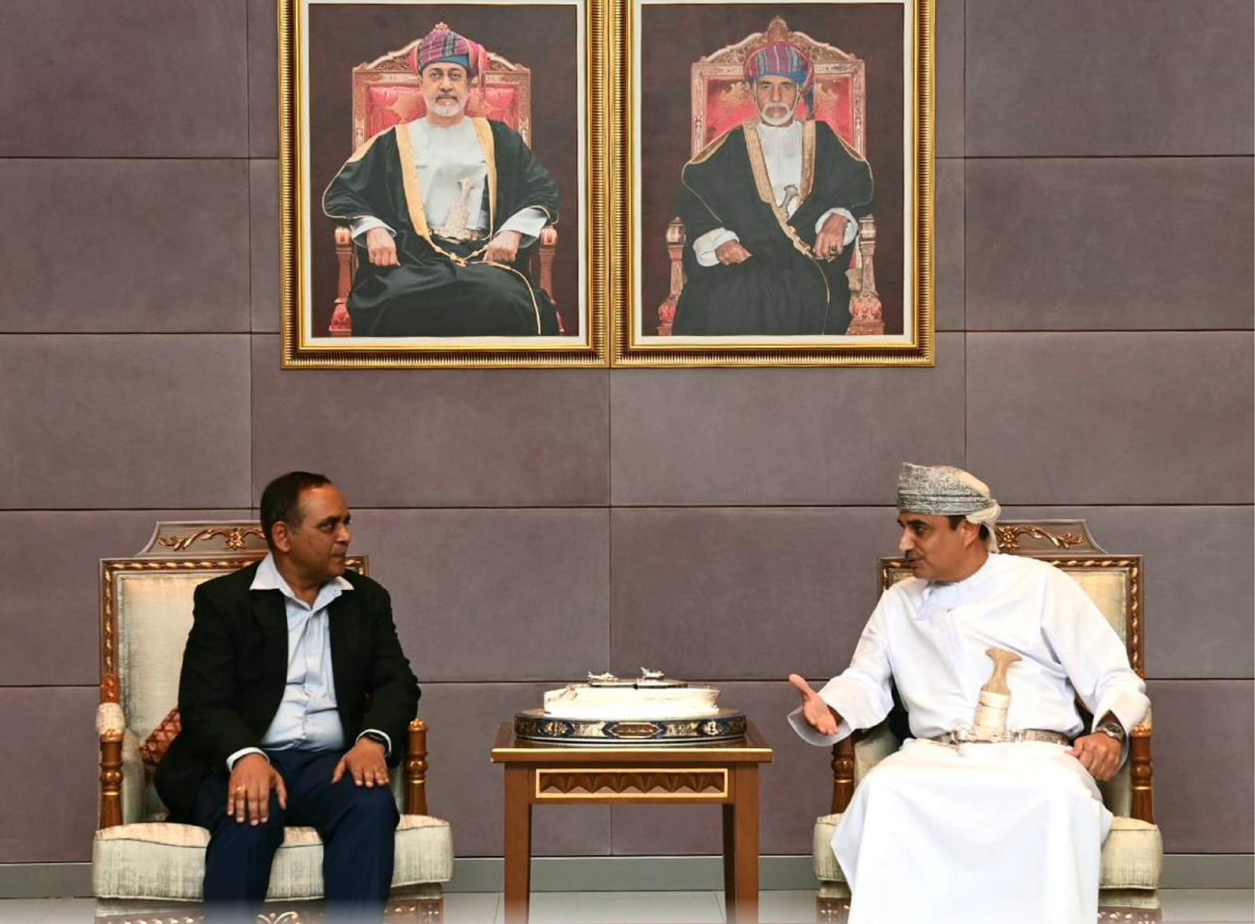 قائد المنطقة البحرية الجنوبية بالهند يصل إلى سلطنة عُمان