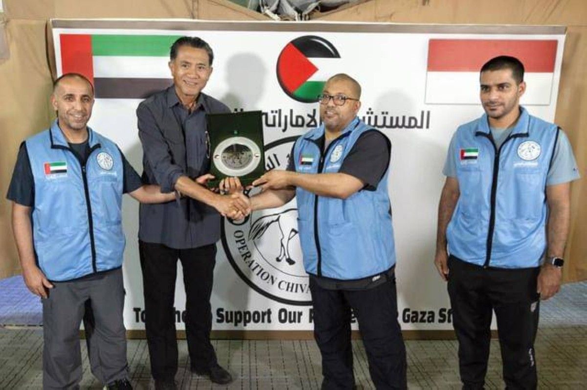 سفير إندونيسيا بالقاهرة يزور المستشفى الإماراتي العائم في العريش