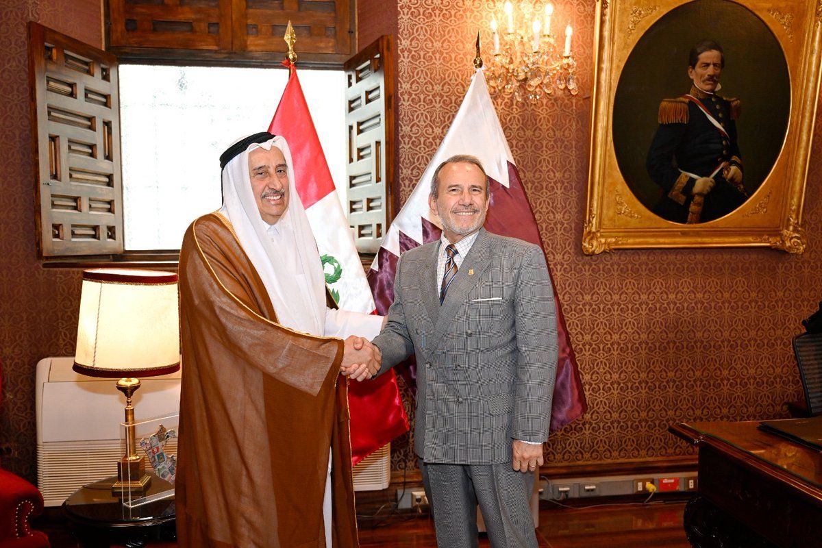 وزير خارجية جمهورية البيرو يجتمع مع سفير دولة قطر