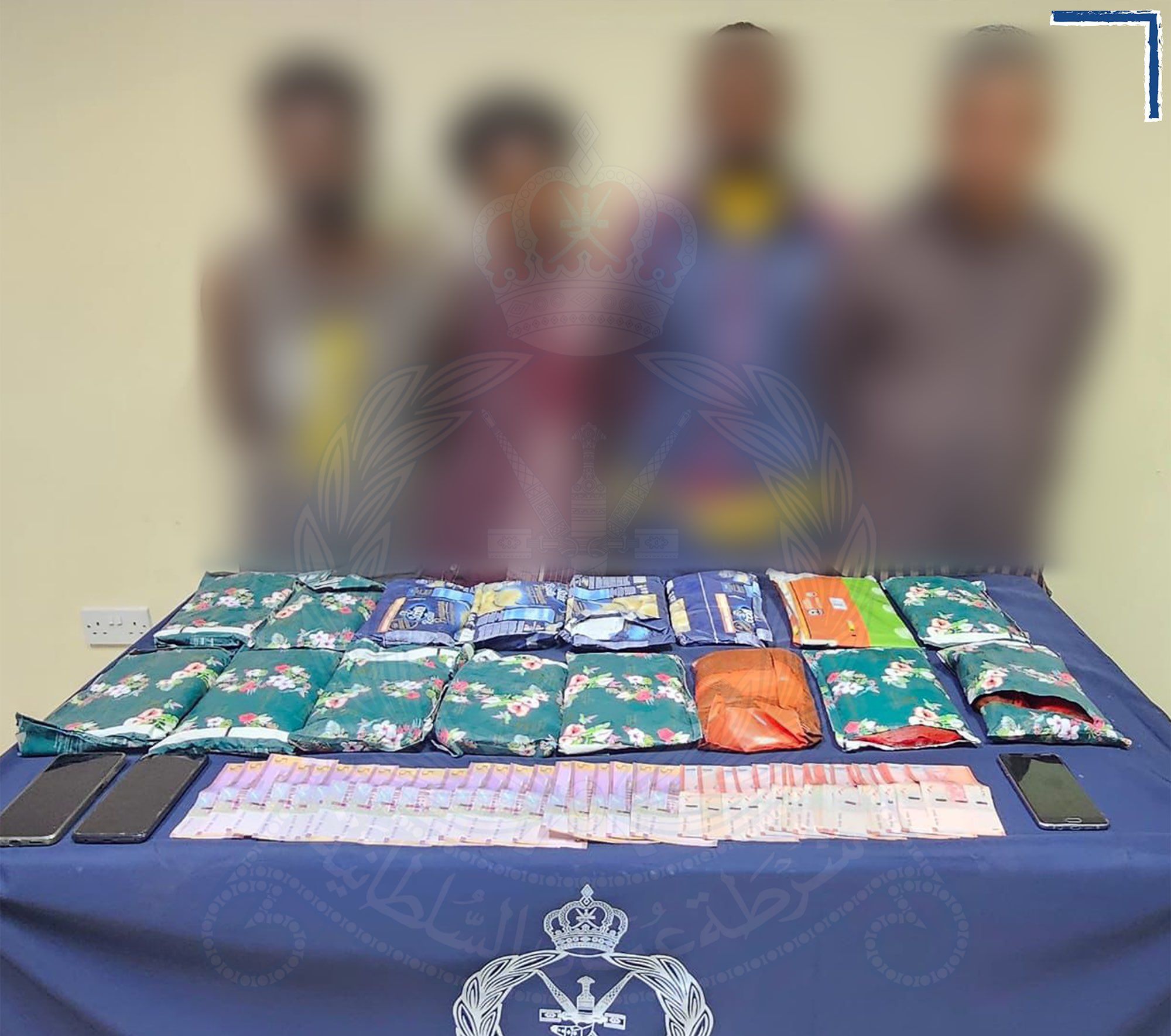 ضبط أربعة أشخاص لحيازتهم 16 كيلوجرامًا من مخدر الحشيش