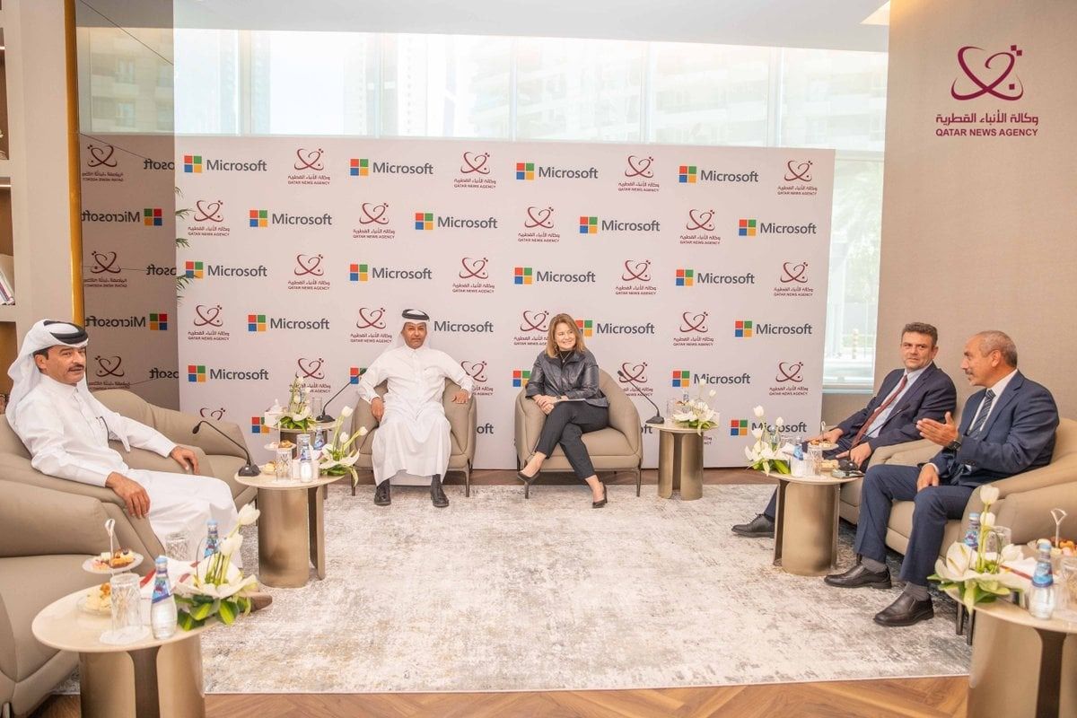 المدير العام لوكالة الأنباء القطرية يجتمع مع نائب رئيس مايكروسوفت للقطاع العام