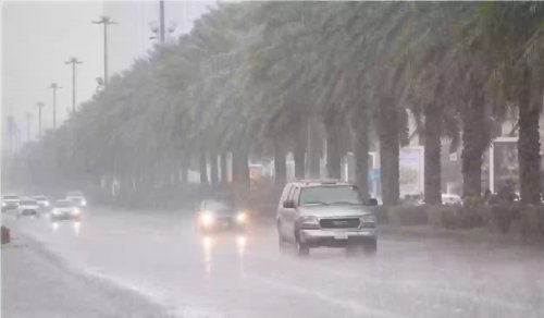 المركز الوطني للأرصاد يوضح توقعات أحوال الطقس في مكة المكرمة وعسير وإصدار إنذار أحمر علي عدة مناطق