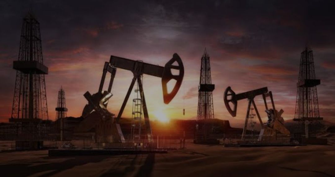 للمرة الأولى منذ أغسطس.. عقود برنت الآجلة تتخطى 80 دولاراً للبرميل