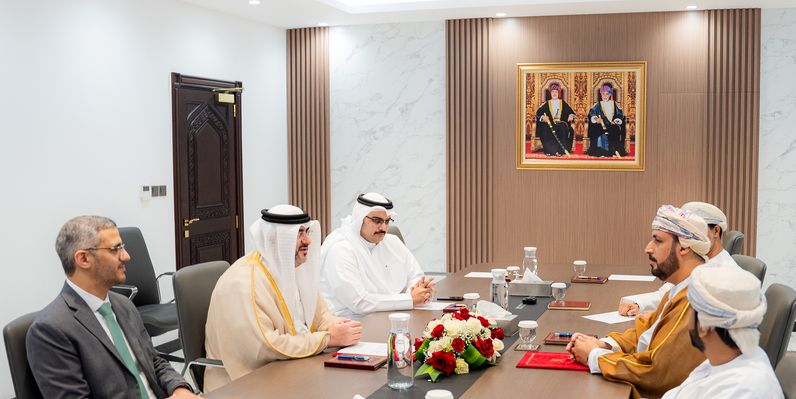 سلطنة عُمان والبحرين تبحثان تعزيز فرص الشراكة والتعاون في مجال المناقصات