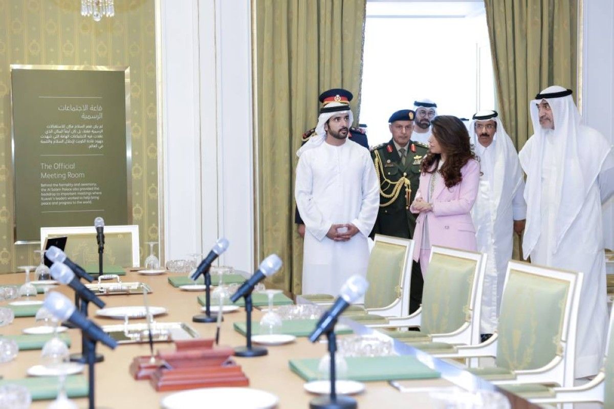 حمدان بن محمد يزور متحف قصر السلام في مدينة الكويت