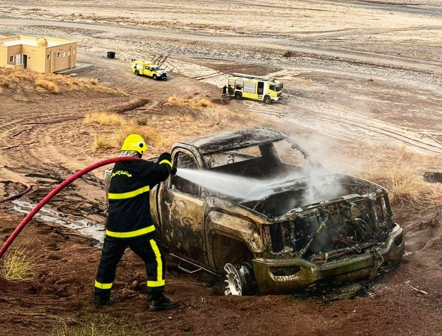 السيطرة على حريق شب في مركبة بجنوب الباطنة