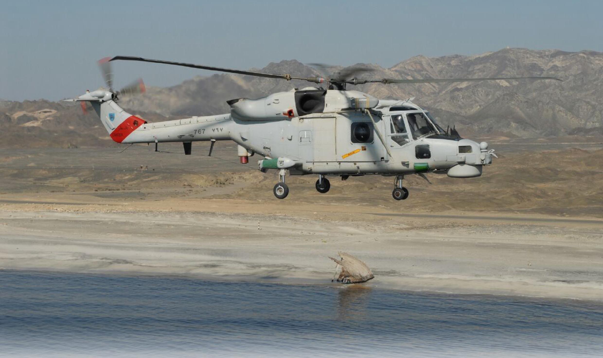 سلاح الجو السلطاني العُماني ينفذ عملية إخلاء طبي