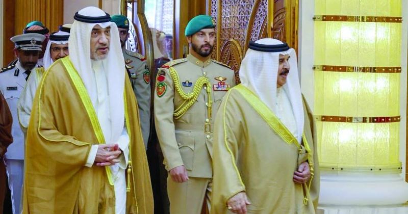 ملك البحرين يشيد بمواقف الكويت المُشرّفة: دور ريادي لسمو الأمير في تطوير العلاقات