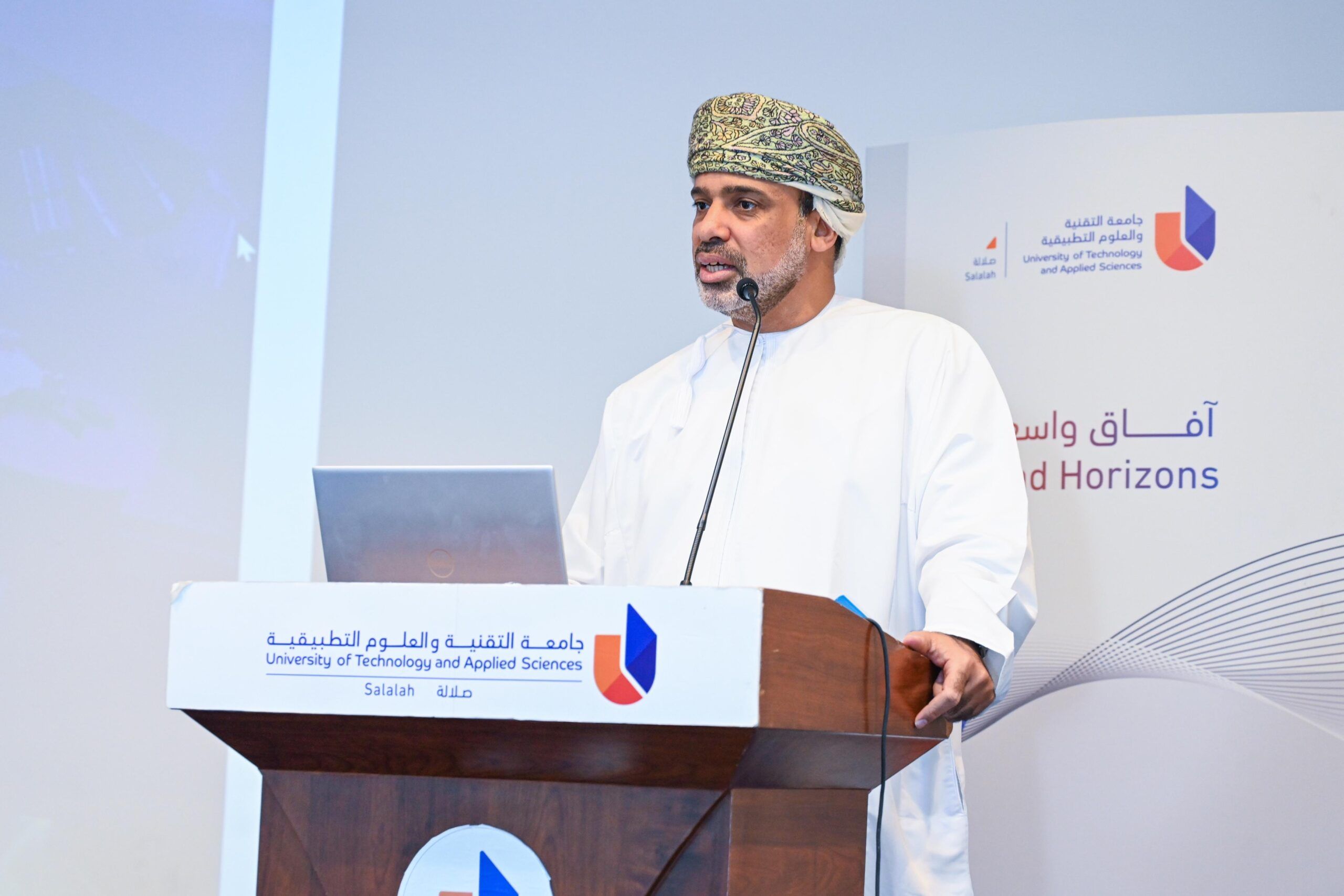 المحطة الثانية للقافلة العلمية للبحث العلمي والابتكار تحط رحالها في محافظة ظفار