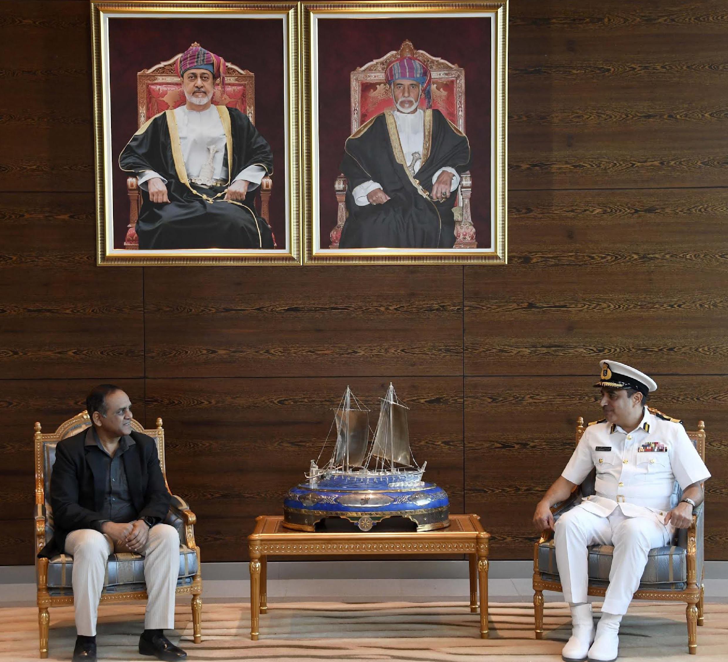 قائد المنطقة البحرية الجنوبية بجمهورية الهند يغادر سلطنة عُمان